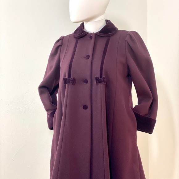 Vintage Rothschild Burgundy Coat with Bows. Dry Cleaned. - Picture 3 of 15